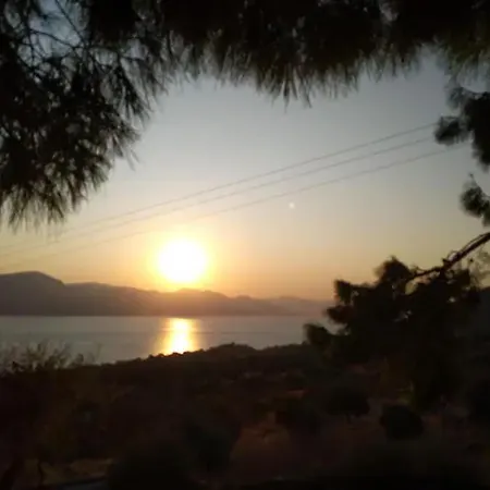 Guest house αρσινόη- μεγαλοχωρι -μέθανα *